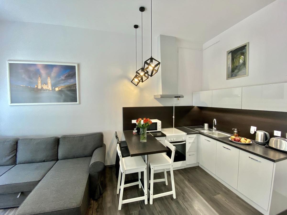 Art Apartment Szeged Esterno foto