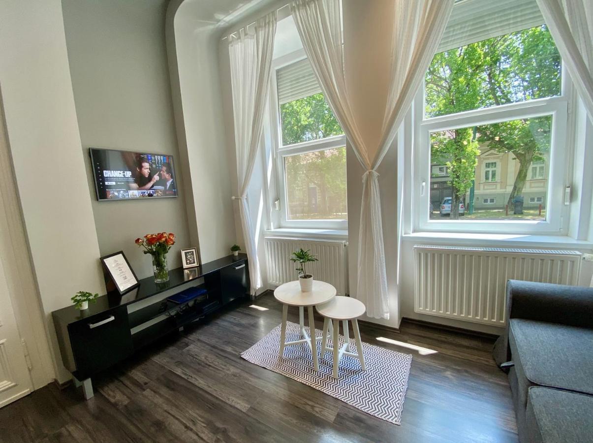 Art Apartment Szeged Esterno foto