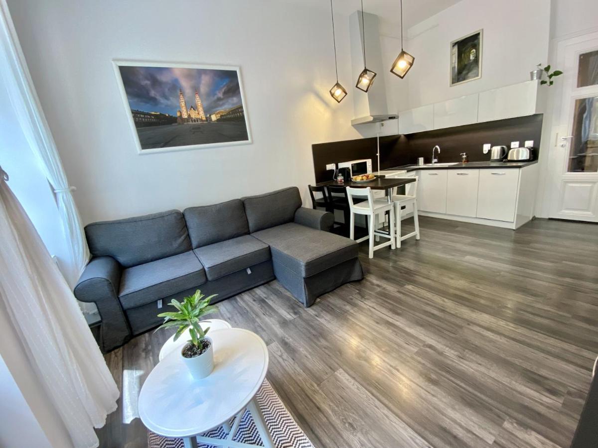 Art Apartment Szeged Esterno foto